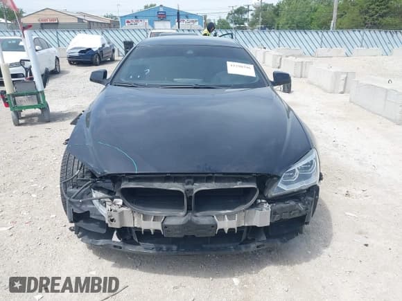 ✅ 2015 BMW 6 Series 650i xDrive • VIN: WBA6B4C58FD761070 • Lot: 42290396. Wystawiony na IAAI z przebiegiem 114 235 mil. Bezpłatny archiwum sprzedaży aukcyjnych z USA i szczegółowy raport historii pojazdu na DreamBid. Zdjęcie 12.