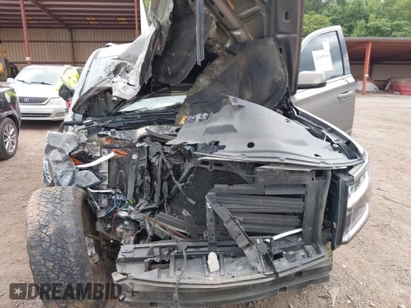 ✅ 2018 Chevrolet Tahoe LT • VIN: 1GNSCBKC1JR104682 • Lot: 42440769. Wystawiony na IAAI z przebiegiem 68 343 mil. Bezpłatny archiwum sprzedaży aukcyjnych z USA i szczegółowy raport historii pojazdu na DreamBid. Zdjęcie 10.