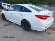 ✅ 2015 Hyundai Sonata Sport • VIN: 5NPE34AB5FH119713 • Lot: 43105633. Wystawiony na IAAI z przebiegiem 223 845 mil. Bezpłatny archiwum sprzedaży aukcyjnych z USA i szczegółowy raport historii pojazdu na DreamBid. Zdjęcie 3.