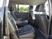 ✅ 2019 Chevrolet Suburban LT • VIN: 1GNSKHKC2KR298694 • Lot: 71160314. Wystawiony na Copart z przebiegiem 251 709 mil. Bezpłatny archiwum sprzedaży aukcyjnych z USA i szczegółowy raport historii pojazdu na DreamBid. Zdjęcie 11.