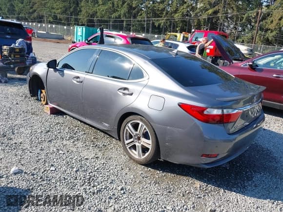 ✅ 2013 Lexus ES 300h • VIN: JTHBW1GGXD2035783 • Lot: 43359517. Listed on IAAI with 158,249 mi. Free auction sales archive from the USA and detailed vehicle history report at DreamBid. Image 3.