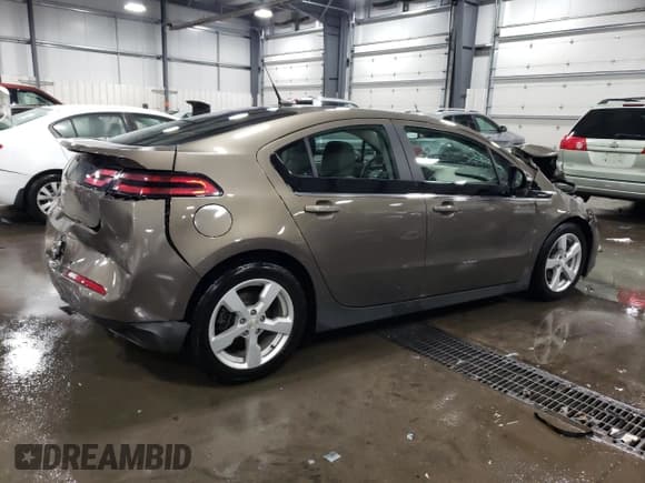 ✅ 2014 Chevrolet Volt • VIN: 1G1RA6E46EU150870 • Lot: 75623774. Wystawiony na Copart z przebiegiem 121 835 mil. Bezpłatny archiwum sprzedaży aukcyjnych z USA i szczegółowy raport historii pojazdu na DreamBid. Zdjęcie 3.