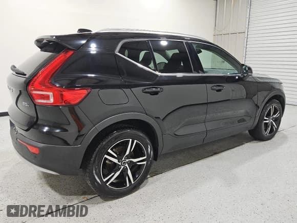 ✅ 2023 Volvo XC40 Plus Bright Theme • VIN: YV4L12UE6P2958860 • Lot: 84484185. Listed on Copart with 39,905 mi. Free auction sales archive from the USA and detailed vehicle history report at DreamBid. Image 3.