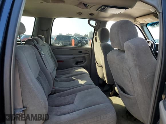 ✅ 2004 Chevrolet Suburban LS • VIN: 3GNEC16Z64G163608 • Лот: 56529235. Опубликован ранее на Copart с пробегом 198 005 миль. Бесплатный доступ к архиву аукционных продаж из США и подробный отчёт об истории автомобиля на DreamBid. Изображение 11.