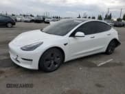 ✅ 2022 Tesla Model 3 • VIN: 5YJ3E1EAXNF153340 • Lot: 93313555. Wystawiony na Copart z przebiegiem 33 005 mil. Bezpłatny archiwum sprzedaży aukcyjnych z USA i szczegółowy raport historii pojazdu na DreamBid. Zdjęcie 1.