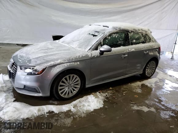 ✅ 2017 Audi A3 e-tron Sportback Premium Plus • VIN: WAUTPBFF0HA086574 • Lot: 87927745. Wystawiony na Copart z przebiegiem Nie podano. Bezpłatny archiwum sprzedaży aukcyjnych z USA i szczegółowy raport historii pojazdu na DreamBid. Zdjęcie 1.