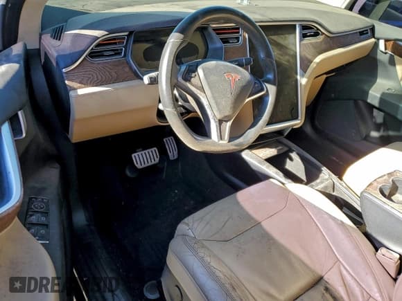 ✅ 2017 Tesla Model X P100D • VIN: 5YJXCBE44HF051687 • Lot: 94792735. Wystawiony na Copart z przebiegiem 131 314 mil. Bezpłatny archiwum sprzedaży aukcyjnych z USA i szczegółowy raport historii pojazdu na DreamBid. Zdjęcie 8.