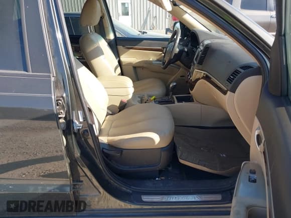 ✅ 2012 Hyundai Santa Fe Limited • VIN: 5XYZKDAG0CG096487 • Lot: 43597662. Wystawiony na IAAI z przebiegiem 206 592 mil. Bezpłatny archiwum sprzedaży aukcyjnych z USA i szczegółowy raport historii pojazdu na DreamBid. Zdjęcie 5.