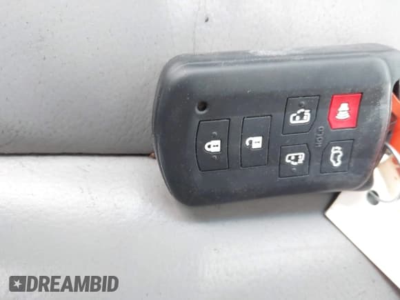 ✅ 2017 Toyota Sienna XLE • VIN: 5TDYZ3DC2HS868749 • Lot: 43219164. Listed on IAAI with 134,116 mi. Free auction sales archive from the USA and detailed vehicle history report at DreamBid. Image 11.