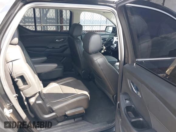 ✅ 2020 Chevrolet Traverse Premier • VIN: 1GNERKKW4LJ155519 • Lot: 43235276. Wystawiony na IAAI z przebiegiem 57 917 mil. Bezpłatny archiwum sprzedaży aukcyjnych z USA i szczegółowy raport historii pojazdu na DreamBid. Zdjęcie 8.