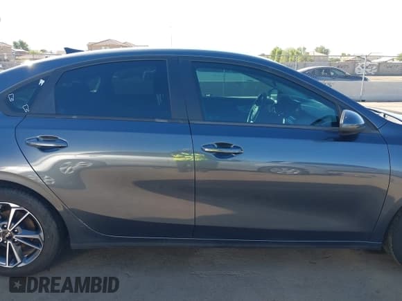 ✅ 2022 Kia Forte LXS • VIN: 3KPF24AD1NE485275 • Lot: 43486247. Wystawiony na IAAI z przebiegiem 37 690 mil. Bezpłatny archiwum sprzedaży aukcyjnych z USA i szczegółowy raport historii pojazdu na DreamBid. Zdjęcie 13.