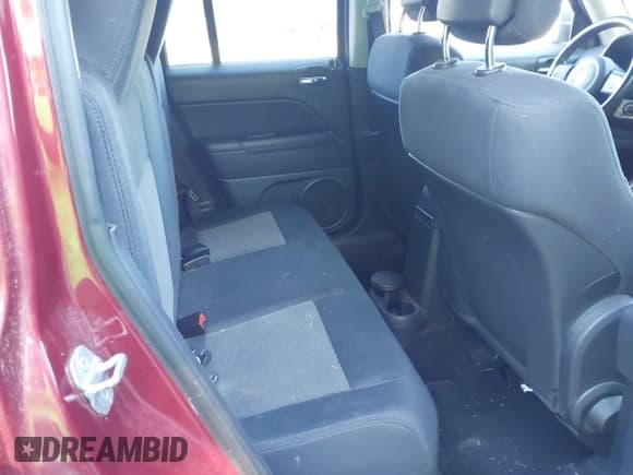 ✅ 2012 Jeep Patriot Latitude • VIN: 1C4NJRFB0CD524665 • Lot: 43347027. Listed on IAAI with 118,730 mi. Free auction sales archive from the USA and detailed vehicle history report at DreamBid. Image 8.