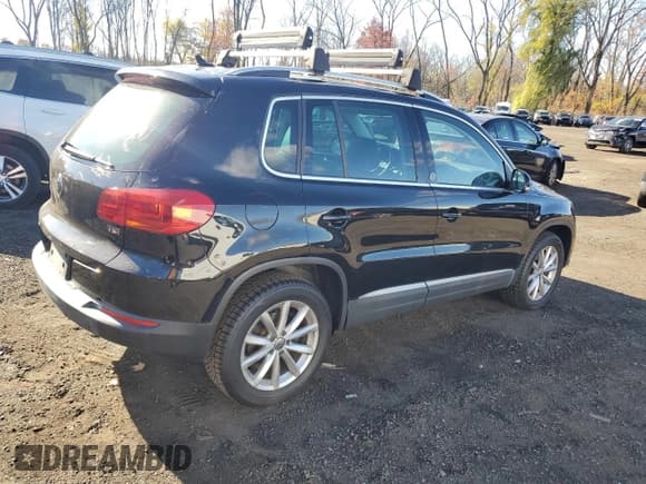 ✅ 2017 Volkswagen Tiguan Wolfsburg Edition • VIN: WVGRV7AX8HK002684 • Lot: 90586635. Wystawiony na Copart z przebiegiem 156 594 mil. Bezpłatny archiwum sprzedaży aukcyjnych z USA i szczegółowy raport historii pojazdu na DreamBid. Zdjęcie 3.