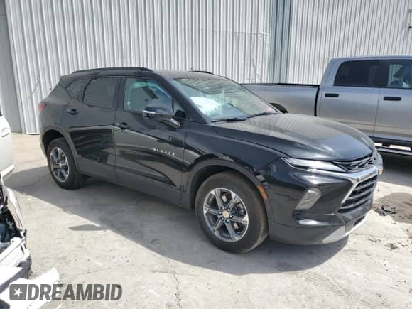 2024 Chevrolet Blazer LT z VIN 3GNKBJR40RS178941, wystawiony jako Copart lot #53538185 z przebiegiem 27 969 mil mil oraz Czysty tytuł • Clean title. Historia ofert i sprzedaży dostępna na DreamBid. Obrazek 4.