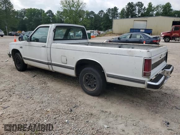 ✅ 1987 Chevrolet S-10 2WD • VIN: 1GCCS14R8H2104113 • Лот: 58087375. Опубликован ранее на Copart с пробегом 201 997 миль. Бесплатный доступ к архиву аукционных продаж из США и подробный отчёт об истории автомобиля на DreamBid. Изображение 2.
