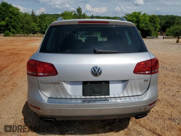✅ 2013 Volkswagen Touareg Exec • VIN: WVGEF9BP7DD008870 • Lot: 56552285. Listed on Copart with 234,609 mi. Free auction sales archive from the USA and detailed vehicle history report at DreamBid. Image 6.