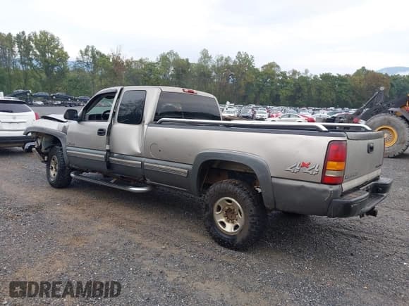 ✅ 2000 Chevrolet Silverado 2500 LS • VIN: 1GCGK29U0YE159139 • Lot: 43324253. Wystawiony na IAAI z przebiegiem 173 646 mil. Bezpłatny archiwum sprzedaży aukcyjnych z USA i szczegółowy raport historii pojazdu na DreamBid. Zdjęcie 3.