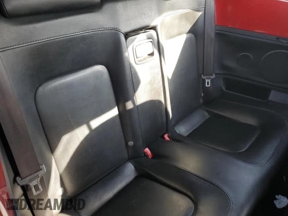 ✅ 2006 Volkswagen Beetle • VIN: 3VWRF31Y26M310472 • Lot: 49834995. Wystawiony na Copart z przebiegiem 135 948 mil. Bezpłatny archiwum sprzedaży aukcyjnych z USA i szczegółowy raport historii pojazdu na DreamBid. Zdjęcie 10.