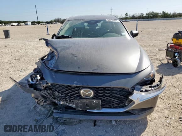 ✅ 2025 Mazda 3 S Preferred • VIN: 3MZBPACM1SM450195 • Lot: 67138405. Wystawiony na Copart z przebiegiem 10 368 mil. Bezpłatny archiwum sprzedaży aukcyjnych z USA i szczegółowy raport historii pojazdu na DreamBid. Zdjęcie 5.