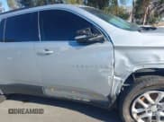 ✅ 2021 Chevrolet Traverse LT Cloth • VIN: 1GNEVGKW1MJ230154 • Lot: 43524907. Wystawiony na IAAI z przebiegiem 49 312 mil. Bezpłatny archiwum sprzedaży aukcyjnych z USA i szczegółowy raport historii pojazdu na DreamBid. Zdjęcie 6.