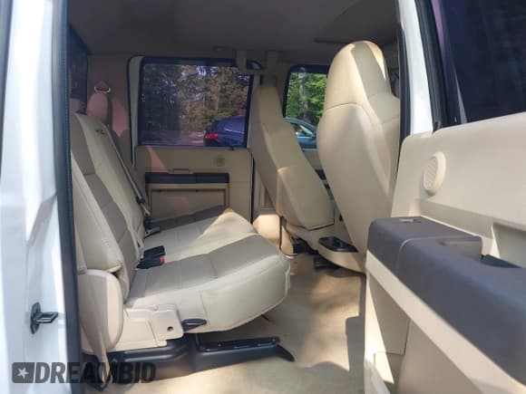 ✅ 2008 Ford F-250 XL • VIN: 1FTSW21528EC72500 • Lot: 42422283. Wystawiony na IAAI z przebiegiem 112 850 mil. Bezpłatny archiwum sprzedaży aukcyjnych z USA i szczegółowy raport historii pojazdu na DreamBid. Zdjęcie 8.