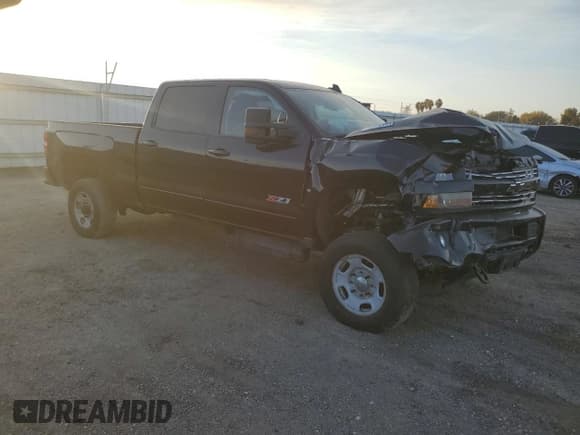 ✅ 2016 Chevrolet Silverado 2500HD LT • VIN: 1GC1KVE85GF155192 • Lot: 82660145. Wystawiony na Copart z przebiegiem Nie podano. Bezpłatny archiwum sprzedaży aukcyjnych z USA i szczegółowy raport historii pojazdu na DreamBid. Zdjęcie 4.
