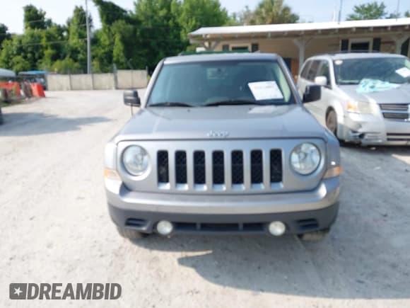 ✅ 2017 Jeep Patriot Latitude • VIN: 1C4NJPFB3HD183998 • Lot: 42422861. Wystawiony na IAAI z przebiegiem 148 477 mil. Bezpłatny archiwum sprzedaży aukcyjnych z USA i szczegółowy raport historii pojazdu na DreamBid. Zdjęcie 6.
