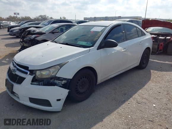 ✅ 2014 Chevrolet Cruze LS • VIN: 1G1PA5SH0E7437824 • Lot: 43691973. Wystawiony na IAAI z przebiegiem 215 083 mil. Bezpłatny archiwum sprzedaży aukcyjnych z USA i szczegółowy raport historii pojazdu na DreamBid. Zdjęcie 2.