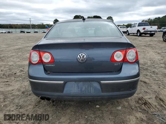 ✅ 2010 Volkswagen Passat Komfort • VIN: WVWJM9AN2AE140384 • Lot: 82783615. Wystawiony na Copart z przebiegiem 172 451 mil. Bezpłatny archiwum sprzedaży aukcyjnych z USA i szczegółowy raport historii pojazdu na DreamBid. Zdjęcie 6.