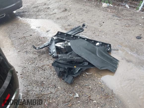 ✅ 2018 GMC Acadia Denali • VIN: 1GKKNXLS3JZ158236 • Lot: 42125053. Listed on IAAI with 58,000 mi. Free auction sales archive from the USA and detailed vehicle history report at DreamBid. Image 12.