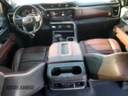 ✅ 2022 GMC Sierra 1500 Denali Ultimate • VIN: 1GTUUHEL9NZ521468 • Lot: 80138565. Wystawiony na Copart z przebiegiem 27 304 mil. Bezpłatny archiwum sprzedaży aukcyjnych z USA i szczegółowy raport historii pojazdu na DreamBid. Zdjęcie 8.