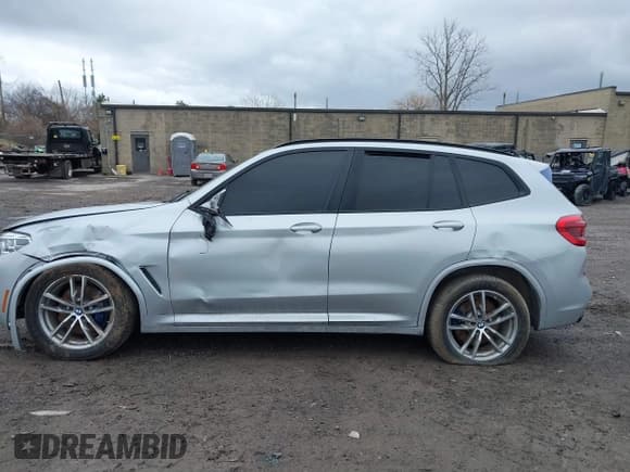 ✅ 2018 BMW X3 M40i • VIN: 5UXTS3C56J0Z02359 • Lot: 41802112. Wystawiony na IAAI z przebiegiem 82 104 mil. Bezpłatny archiwum sprzedaży aukcyjnych z USA i szczegółowy raport historii pojazdu na DreamBid. Zdjęcie 13.