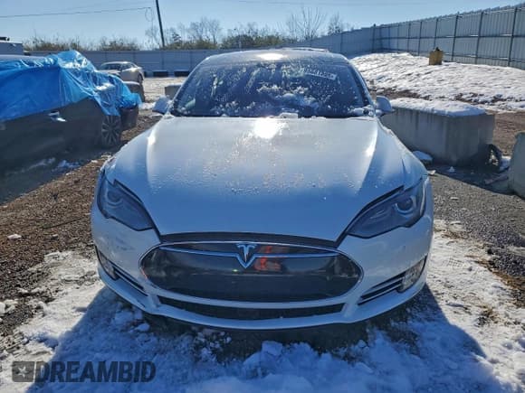 ✅ 2015 Tesla Model S 85D • VIN: 5YJSA1S20FF096524 • Лот: 95681295. Опубликован ранее на Copart с пробегом Не указан. Бесплатный доступ к архиву аукционных продаж из США и подробный отчёт об истории автомобиля на DreamBid. Изображение 5.