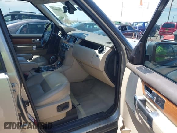 ✅ 2010 Land Rover LR4 Lux • VIN: SALAK2D41AA535124 • Лот: 42805660. Опубликован ранее на IAAI с пробегом 173 811 миль. Бесплатный доступ к архиву аукционных продаж из США и подробный отчёт об истории автомобиля на DreamBid. Изображение 5.