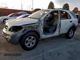 ✅ 2003 Kia Sorento LX • VIN: KNDJD733835050899 • Lot: 94786855. Listed on Copart with 135,052 mi. Free auction sales archive from the USA and detailed vehicle history report at DreamBid. Image 1.