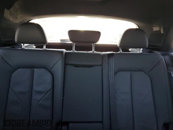 ✅ 2021 Audi Q3 Premium • VIN: WA1AUCF33M1099449 • Lot: 70678005. Wystawiony na Copart z przebiegiem 79 113 mil. Bezpłatny archiwum sprzedaży aukcyjnych z USA i szczegółowy raport historii pojazdu na DreamBid. Zdjęcie 10.