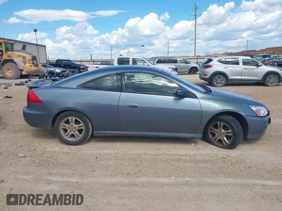 ✅ 2007 Honda Accord EX • VIN: 1HGCM72727A002732 • Лот: 43270784. Опубликован ранее на IAAI с пробегом 242 541 миль. Бесплатный доступ к архиву аукционных продаж из США и подробный отчёт об истории автомобиля на DreamBid. Изображение 13.