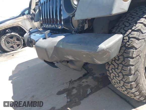 ✅ 2015 Jeep Wrangler Unlimited Sport • VIN: 1C4BJWDG6FL753992 • Lot: 41658016. Wystawiony na IAAI z przebiegiem 133 019 mil. Bezpłatny archiwum sprzedaży aukcyjnych z USA i szczegółowy raport historii pojazdu na DreamBid. Zdjęcie 6.