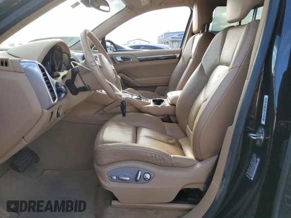 ✅ 2014 Porsche Cayenne Diesel • VIN: WP1AF2A21ELA49436 • Lot: 71703915. Wystawiony na Copart z przebiegiem 78 000 mil. Bezpłatny archiwum sprzedaży aukcyjnych z USA i szczegółowy raport historii pojazdu na DreamBid. Zdjęcie 7.