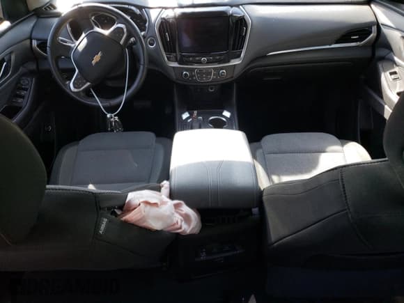 ✅ 2019 Chevrolet Traverse LT Cloth • VIN: 1GNEVGKW8KJ250317 • Lot: 49527954. Wystawiony na Copart z przebiegiem 135 231 mil. Bezpłatny archiwum sprzedaży aukcyjnych z USA i szczegółowy raport historii pojazdu na DreamBid. Zdjęcie 8.