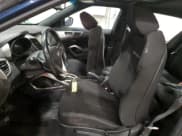 ✅ 2017 Hyundai Veloster • VIN: KMHTC6AD0HU317222 • Lot: 82964764. Wystawiony na Copart z przebiegiem 85 521 mil. Bezpłatny archiwum sprzedaży aukcyjnych z USA i szczegółowy raport historii pojazdu na DreamBid. Zdjęcie 7.