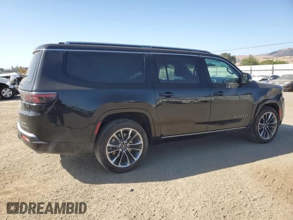 ✅ 2023 Jeep Wagoneer Series III • VIN: 1C4SJSDPXPS569378 • Lot: 58606885. Wystawiony na Copart z przebiegiem 11 417 mil. Bezpłatny archiwum sprzedaży aukcyjnych z USA i szczegółowy raport historii pojazdu na DreamBid. Zdjęcie 3.