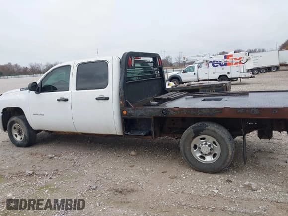 ✅ 2010 Chevrolet Silverado 2500HD Work Truck • VIN: 1GC4KVBG4AF141364 • Лот: 43751303. Опубликован ранее на IAAI с пробегом 301 215 миль. Бесплатный доступ к архиву аукционных продаж из США и подробный отчёт об истории автомобиля на DreamBid. Изображение 14.