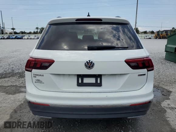 ✅ 2021 Volkswagen Tiguan SE • VIN: 3VV2B7AX5MM100395 • Lot: 57633995. Wystawiony na Copart z przebiegiem 81 548 mil. Bezpłatny archiwum sprzedaży aukcyjnych z USA i szczegółowy raport historii pojazdu na DreamBid. Zdjęcie 6.