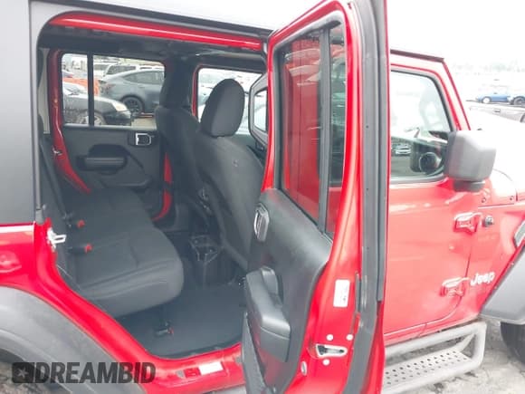 ✅ 2021 Jeep Wrangler Unlimited Sport S • VIN: 1C4HJXDN1MW531032 • Lot: 40980414. Listed on IAAI with 29,125 mi. Free auction sales archive from the USA and detailed vehicle history report at DreamBid. Image 8.