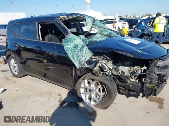 ✅ 2023 Kia Soul LX • VIN: KNDJ23AU8P7863440 • Лот: 43621897. Опубликован ранее на IAAI с пробегом Не указан. Бесплатный доступ к архиву аукционных продаж из США и подробный отчёт об истории автомобиля на DreamBid. Изображение 1.