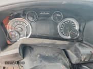 ✅ 2018 Ram 3500 SLT • VIN: 3C63R3DL5JG147072 • Lot: 70785465. Wystawiony na Copart z przebiegiem Nie podano. Bezpłatny archiwum sprzedaży aukcyjnych z USA i szczegółowy raport historii pojazdu na DreamBid. Zdjęcie 9.