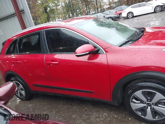 ✅ 2018 Kia Niro EX • VIN: KNDCC3LC4J5133229 • Lot: 43533412. Wystawiony na IAAI z przebiegiem 165 926 mil. Bezpłatny archiwum sprzedaży aukcyjnych z USA i szczegółowy raport historii pojazdu na DreamBid. Zdjęcie 13.