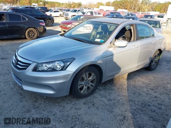 ✅ 2011 Honda Accord SE • VIN: 1HGCP2F63BA026011 • Lot: 43669212. Wystawiony na IAAI z przebiegiem 200 878 mil. Bezpłatny archiwum sprzedaży aukcyjnych z USA i szczegółowy raport historii pojazdu na DreamBid. Zdjęcie 2.