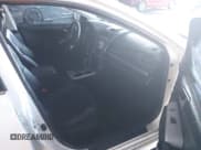 ✅ 2013 Toyota Camry LE • VIN: 4T1BF1FK7DU214385 • Lot: 43562336. Wystawiony na IAAI z przebiegiem 184 977 mil. Bezpłatny archiwum sprzedaży aukcyjnych z USA i szczegółowy raport historii pojazdu na DreamBid. Zdjęcie 5.